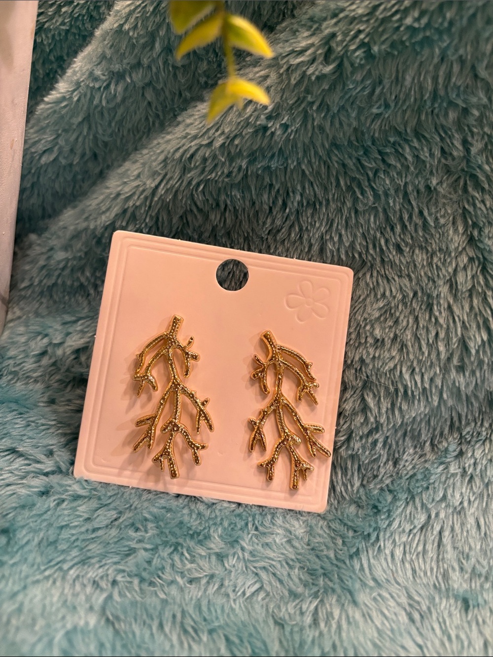 Gold Coral Beach Ocean Nautical Fashion Pierced Earrings NWT 1.75x1” - Picture 10 of 10